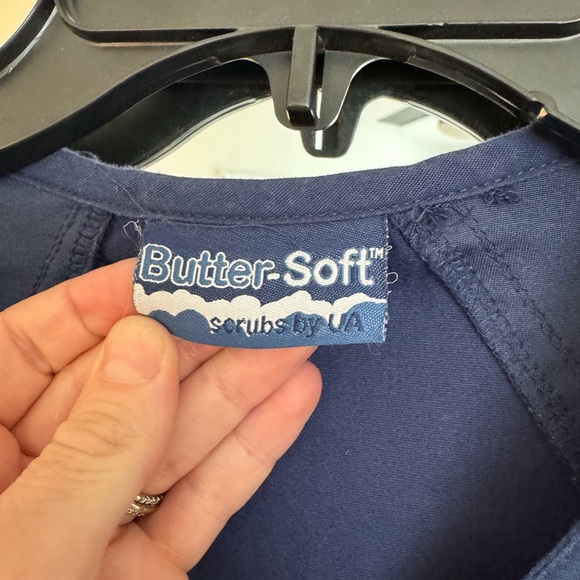 Buttersoft Scrub Top - Picture 3 of 7